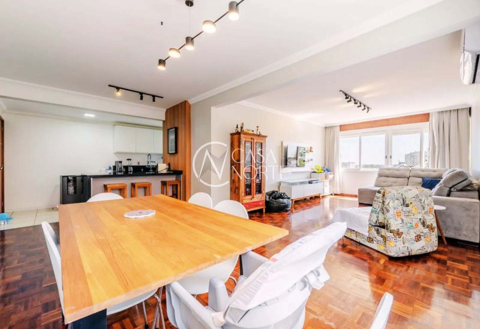 Apartamento à venda com 3 quartos, 164m², 1 suíte, 2 vagas, Rua Engenheiro Saldanha no bairro Moinhos de Vento em Porto Alegre