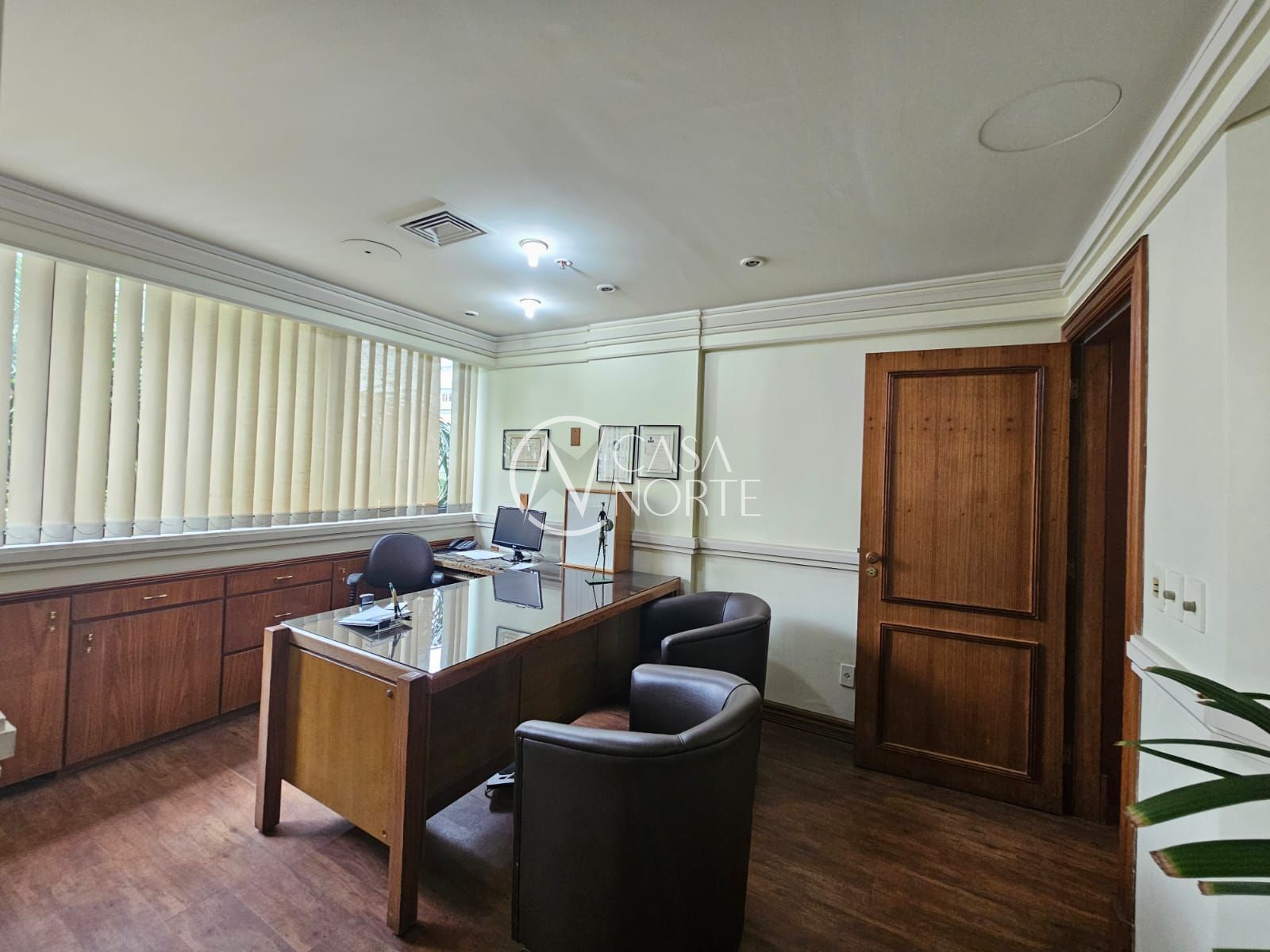 Sala Comercial à venda com 2 quartos, 47m², 1 vaga, Rua Luciana de Abreu no bairro Moinhos de Vento em Porto Alegre