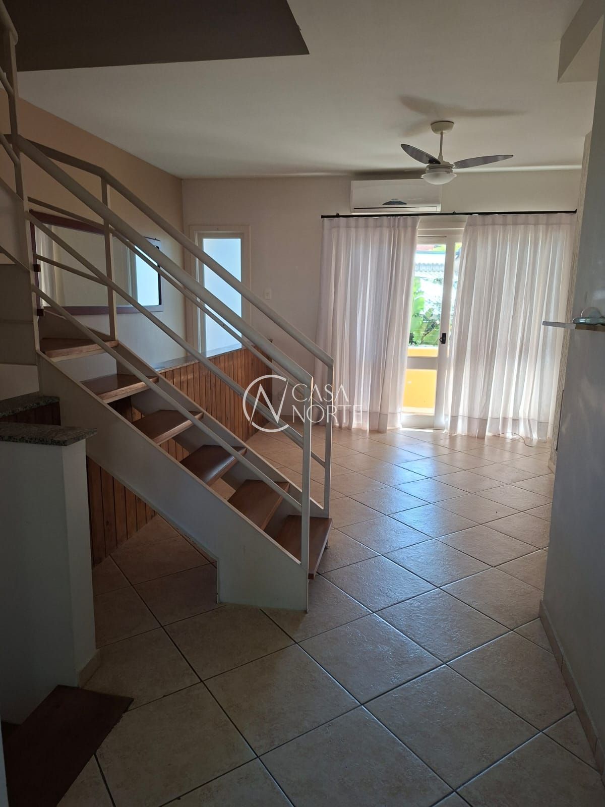 Casa de Condomínio à venda com 3 quartos, 159m², 1 suíte, 2 vagas, Rua Almirante Câmara no bairro Tristeza em Porto Alegre