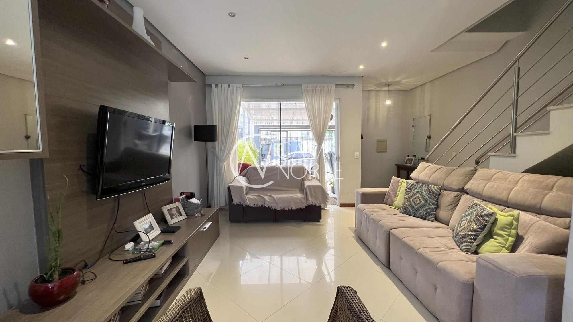 Casa à venda com 2 quartos, 125m², 2 suítes, 1 vaga, Rua Azise Pedro Falcao no bairro Hípica em Porto Alegre