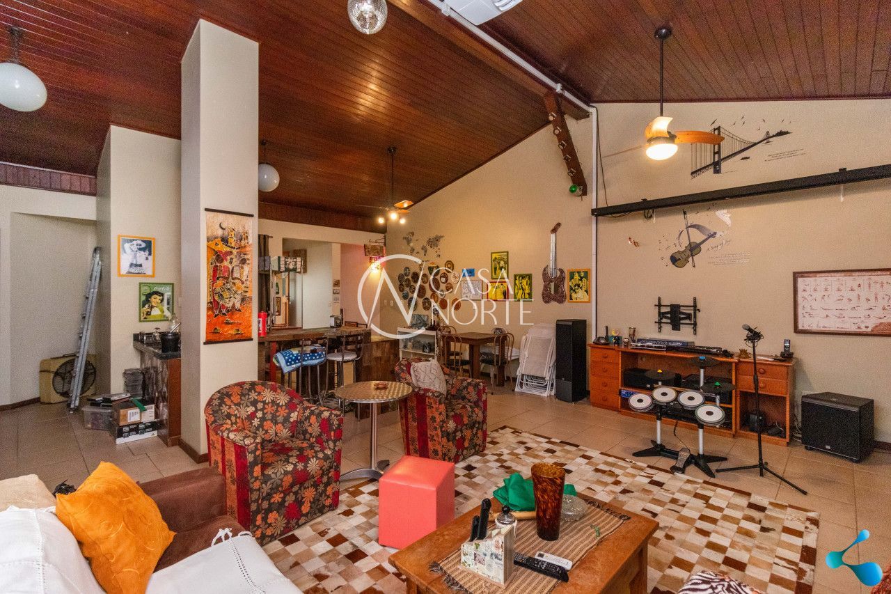 Casa à venda com 4 quartos, 466m², 1 suíte, 4 vagas, Rua Dona Paulina no bairro Tristeza em Porto Alegre
