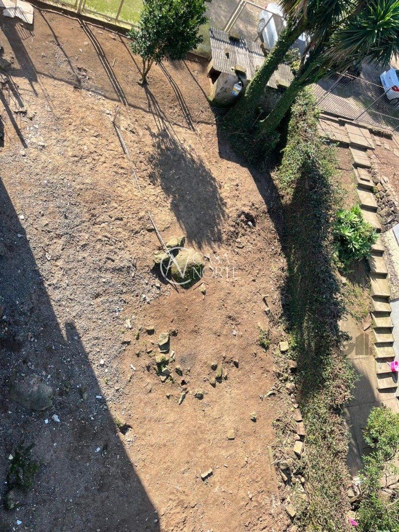 Terreno à venda  com 285m², Rua Fernando Osório no bairro Teresópolis em Porto Alegre