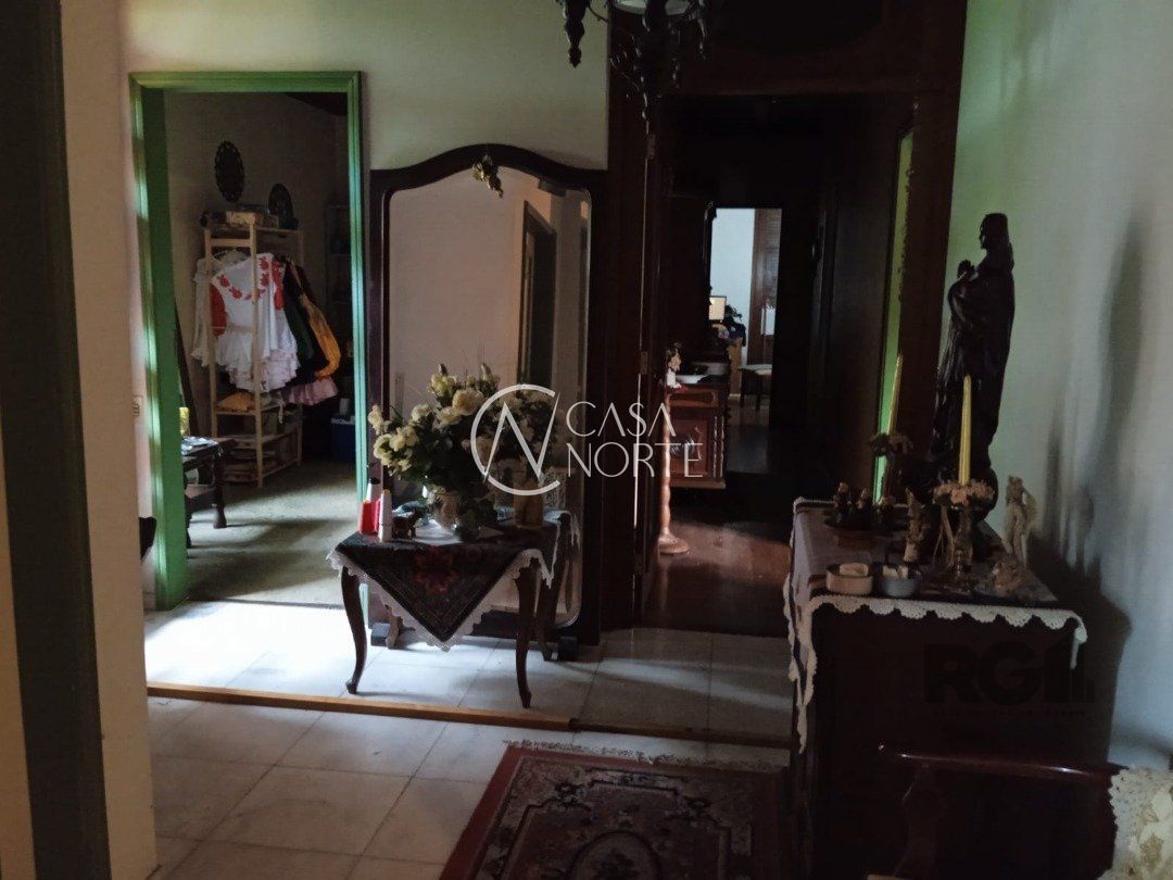 Casa à venda com 3 quartos, 305m², 1 suíte, 4 vagas, Avenida Jacuí no bairro Cristal em Porto Alegre