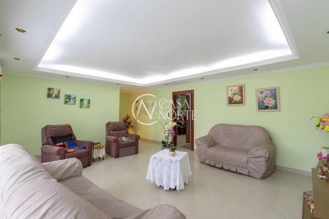 Casa à venda com 3 quartos, 218m², 2 suítes, 3 vagas, Rua Curupaiti no bairro Cristal em Porto Alegre