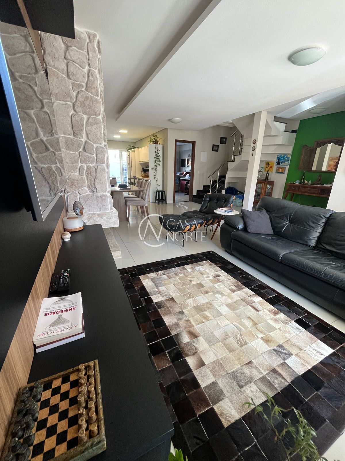 Casa à venda com 3 quartos, 146m², 2 suítes, 2 vagas, Rua Roberto Santini no bairro Hípica em Porto Alegre