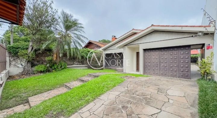 Casa à venda com 3 quartos, 240m², 1 suíte, 3 vagas, Rua Gávea no bairro Ipanema em Porto Alegre