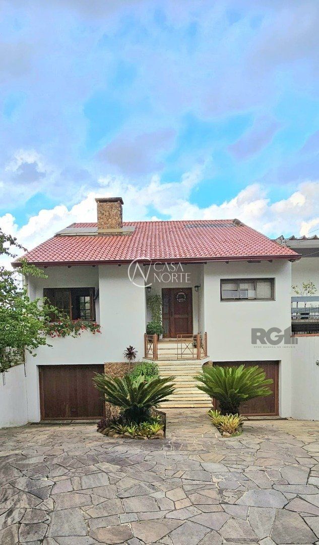 Casa à venda com 5 quartos, 350m², 1 suíte, 6 vagas, Avenida Jacui no bairro Cristal em Porto Alegre