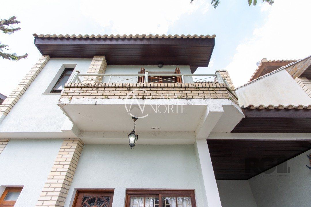 Casa de Condomínio à venda com 3 quartos, 225m², 1 suíte, 2 vagas, Rua João Mendes Ouriques no bairro Jardim Isabel em Porto Alegre