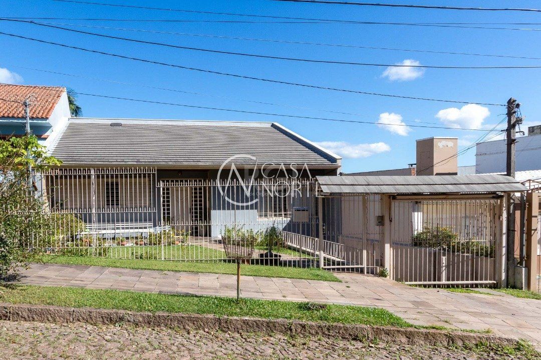 Casa à venda com 5 quartos, 400m², 2 suítes, 4 vagas, Rua Caete no bairro Vila Assunção em Porto Alegre