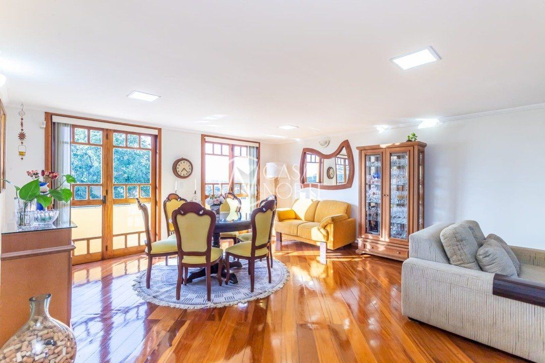 Casa à venda com 3 quartos, 246m², 1 suíte, 5 vagas, Rua Floriano Maya Davila no bairro Teresópolis em Porto Alegre