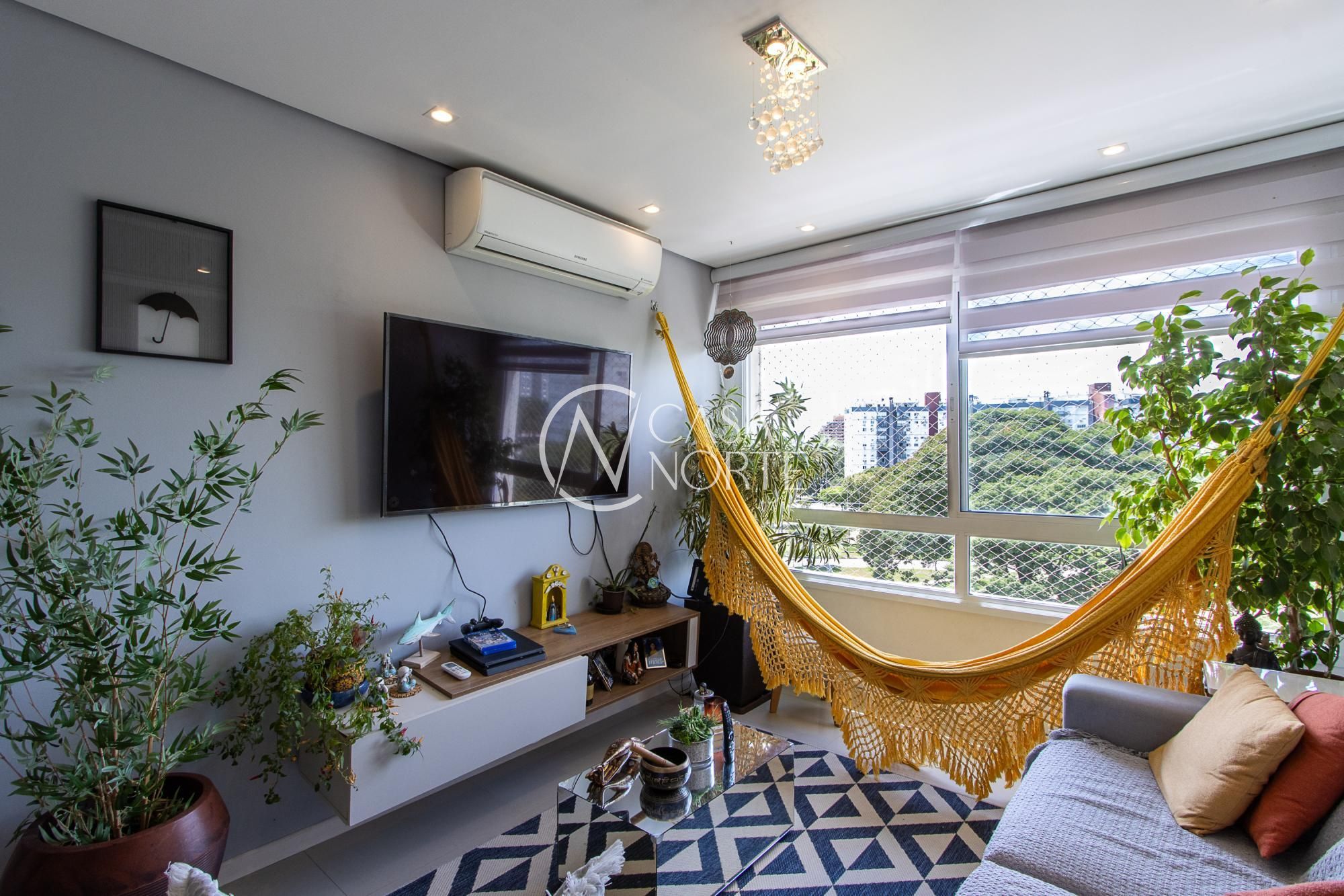 Apartamento à venda com 2 quartos, 61m², 1 suíte, 1 vaga, Rua Almirante Álvaro Alberto da Motta e Silva no bairro Menino Deus em Porto Alegre