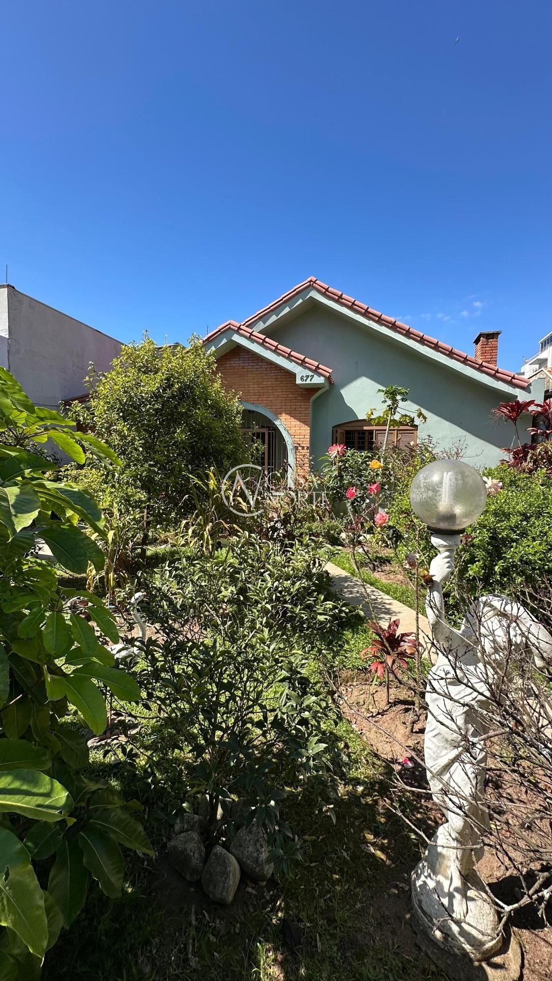 Casa à venda com 4 quartos, 350m², 1 suíte, 4 vagas, Avenida Otto Niemeyer no bairro Tristeza em Porto Alegre