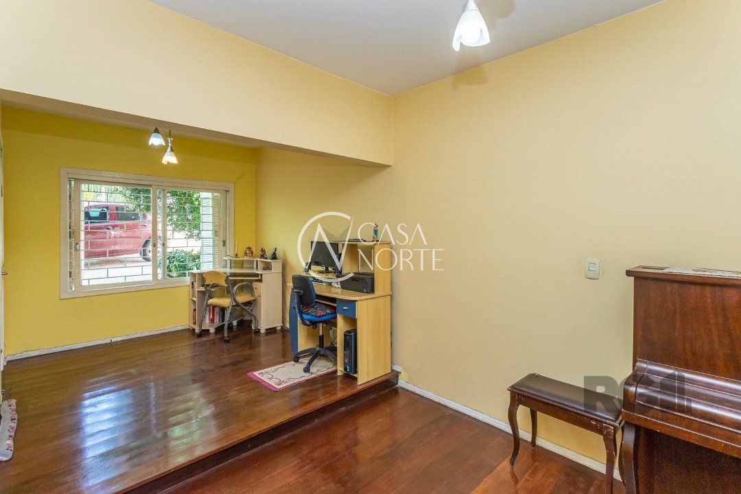 Casa à venda com 3 quartos, 293m², 3 suítes, 7 vagas, Rua Santiago Dantas no bairro Cascata em Porto Alegre