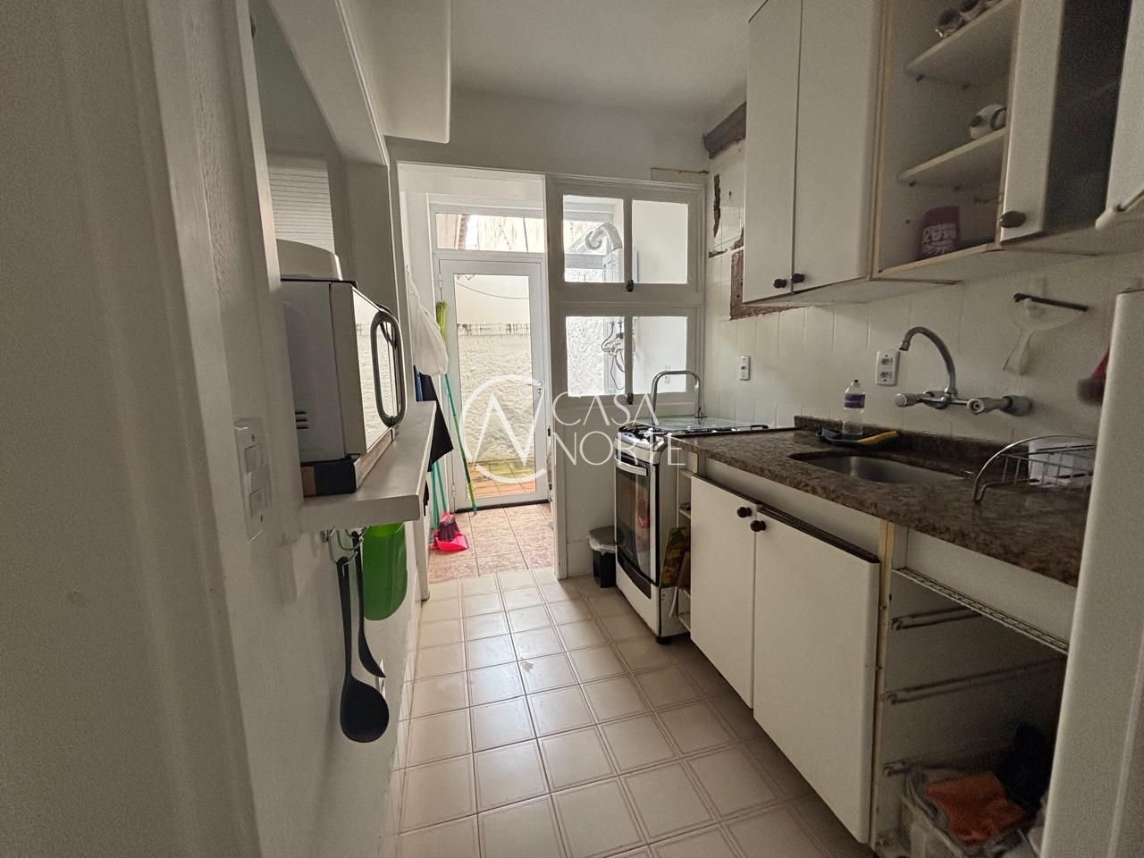 Casa de Condomínio à venda com 2 quartos, 80m², 3 vagas, Rua Doutor Armando Barbedo no bairro Tristeza em Porto Alegre