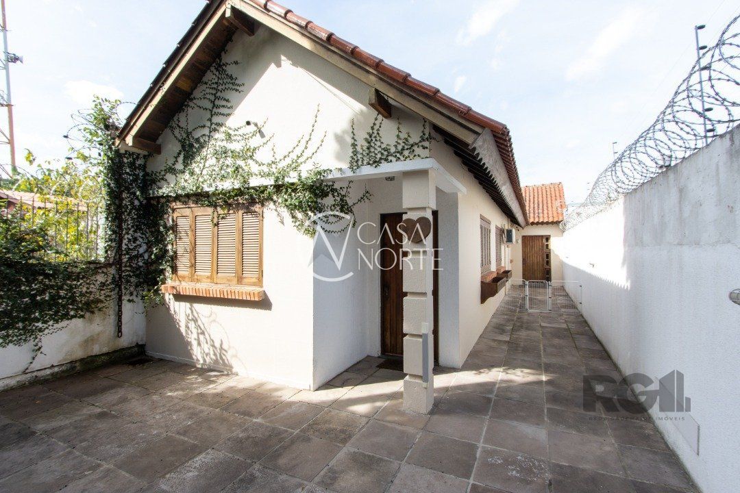 Casa à venda com 2 quartos, 89m², 1 vaga, Rua Porto Calvo no bairro Ipanema em Porto Alegre