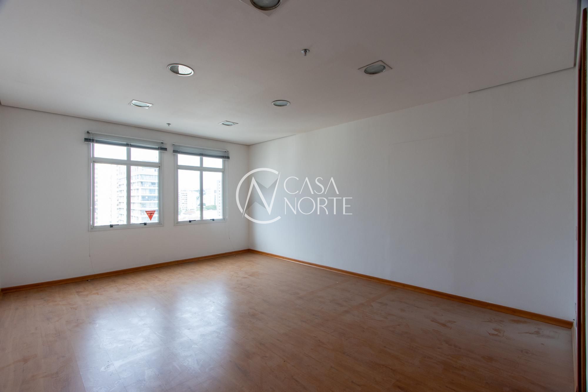 Conjunto Comercial à venda com 1 quarto, 32m², 2 vagas, Avenida Getúlio Vargas no bairro Menino Deus em Porto Alegre