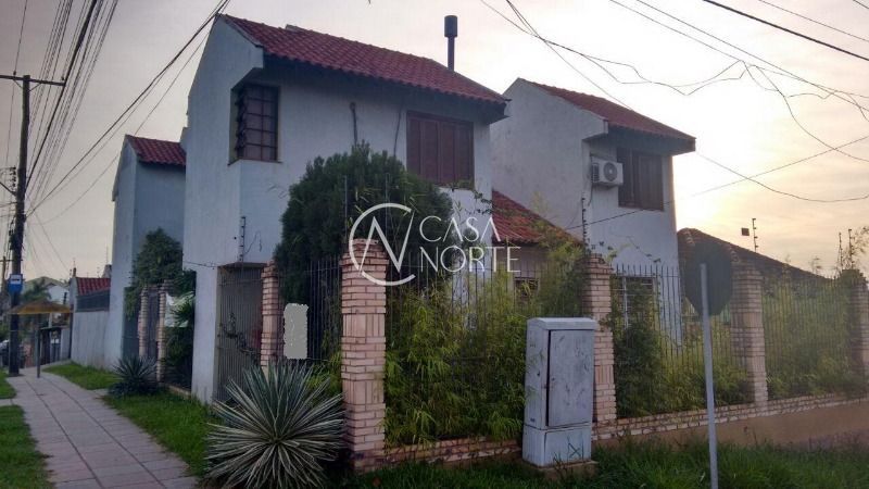 Casa à venda com 4 quartos, 255m², 1 suíte, 2 vagas, Rua Padre João Batista Reus no bairro Vila Conceição em Porto Alegre