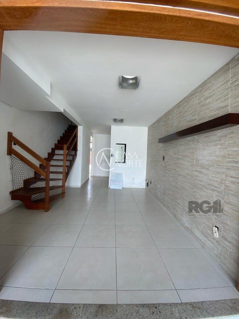 Casa à venda com 3 quartos, 110m², 1 suíte, 1 vaga, Rua Heitor Kramer no bairro Guarujá em Porto Alegre