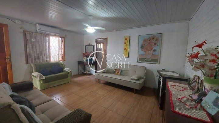 Casa à venda com 2 quartos, 100m², 1 vaga, Rua São Sebastião do Cai no bairro Camaquã em Porto Alegre