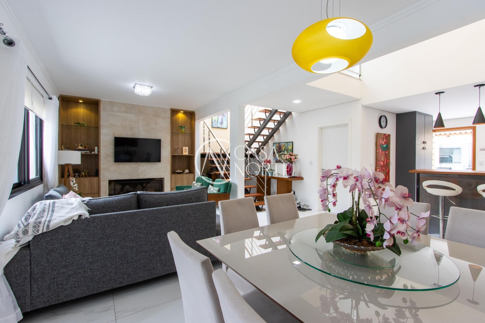 Casa à venda com 4 quartos, 179m², 2 suítes, 2 vagas, Rua Nestor José Nitschke no bairro Guarujá em Porto Alegre