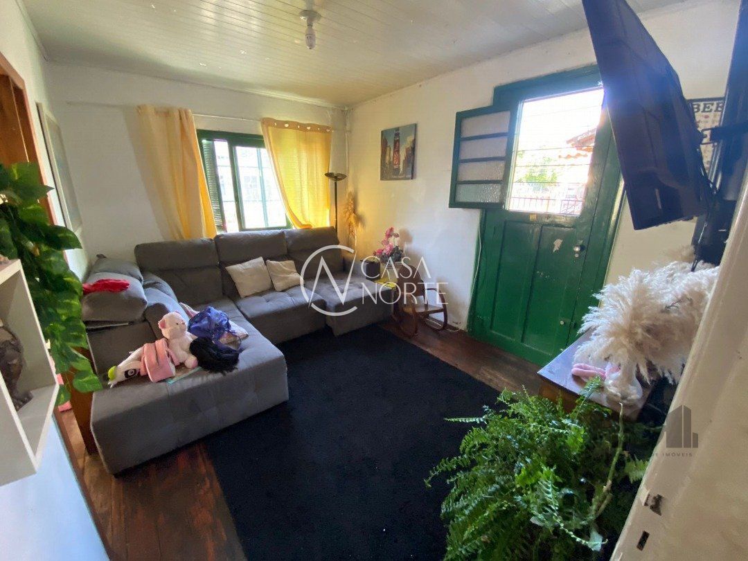 Casa à venda com 3 quartos, 100m², 1 vaga, Rua Coronel Neves no bairro Medianeira em Porto Alegre