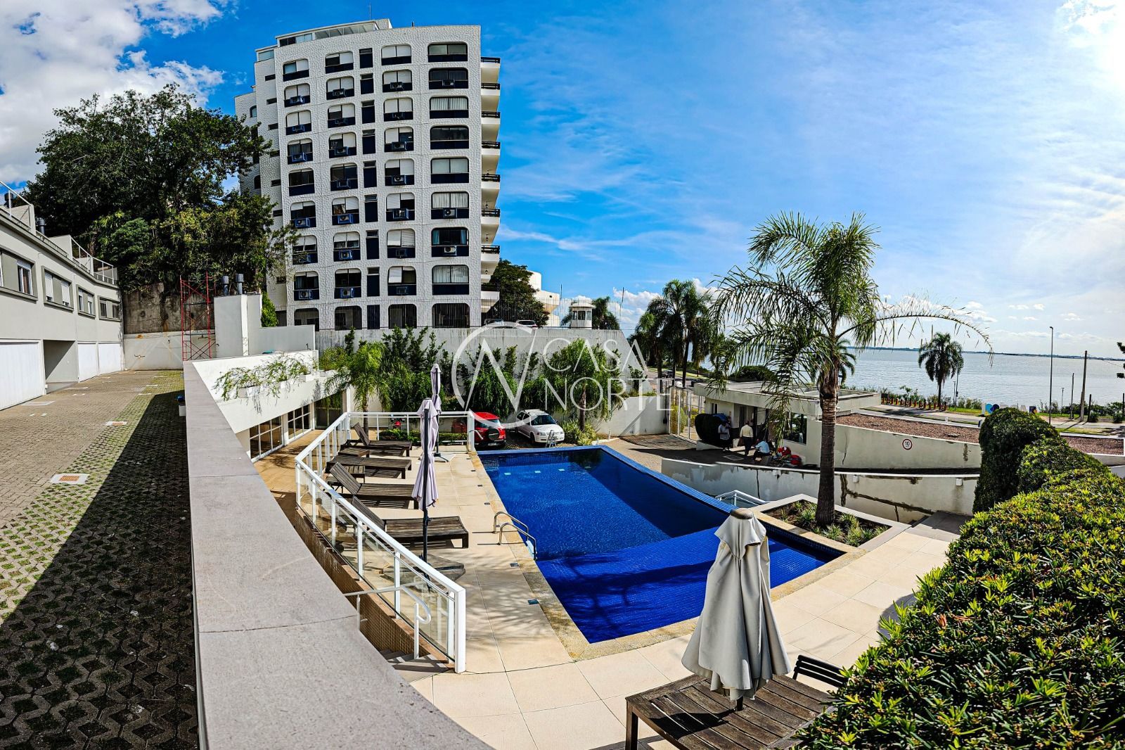 Casa à venda com 4 quartos, 250m², 3 suítes, 3 vagas, Avenida Padre Cacique no bairro Praia de Belas em Porto Alegre