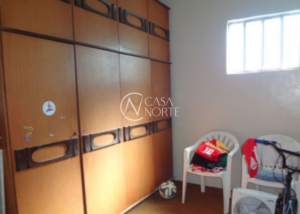 Casa à venda com 3 quartos, 160m², Avenida São Borja no bairro Nonoai em Porto Alegre