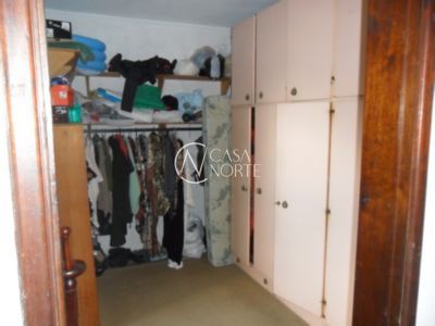 Casa à venda com 5 quartos, 270m², 1 suíte, Rua Jacunda no bairro Guarujá em Porto Alegre