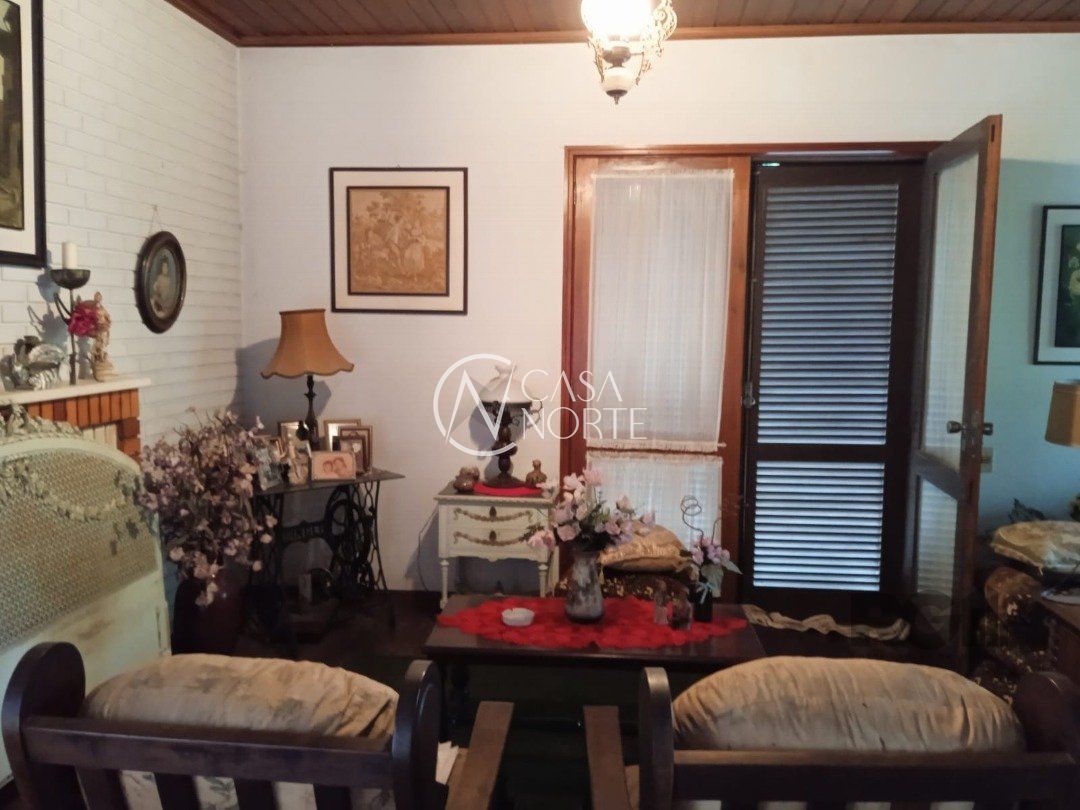 Casa à venda com 3 quartos, 305m², 1 suíte, 4 vagas, Avenida Jacuí no bairro Cristal em Porto Alegre