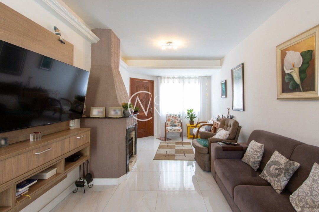 Casa à venda com 3 quartos, 188m², 1 suíte, 2 vagas, Rua Edgar Sanches Laurent no bairro Hípica em Porto Alegre