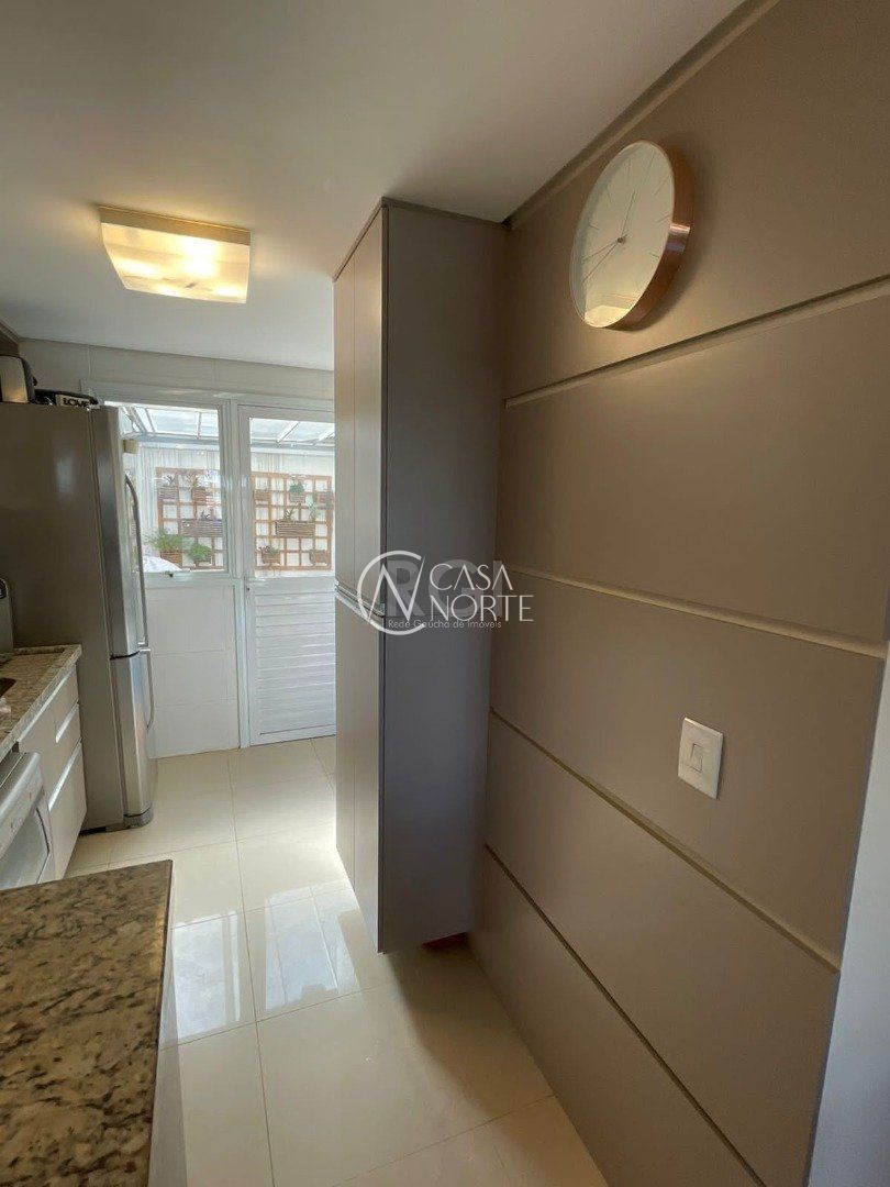 Sobrado à venda com 2 quartos, 132m², 1 suíte, 1 vaga, Rua Corticeira no bairro Hípica em Porto Alegre