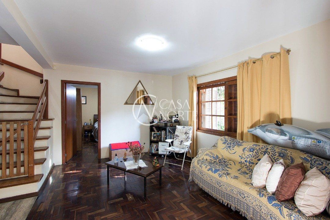 Casa à venda com 4 quartos, 229m², 4 suítes, 5 vagas, Rua Laguna no bairro Cavalhada em Porto Alegre