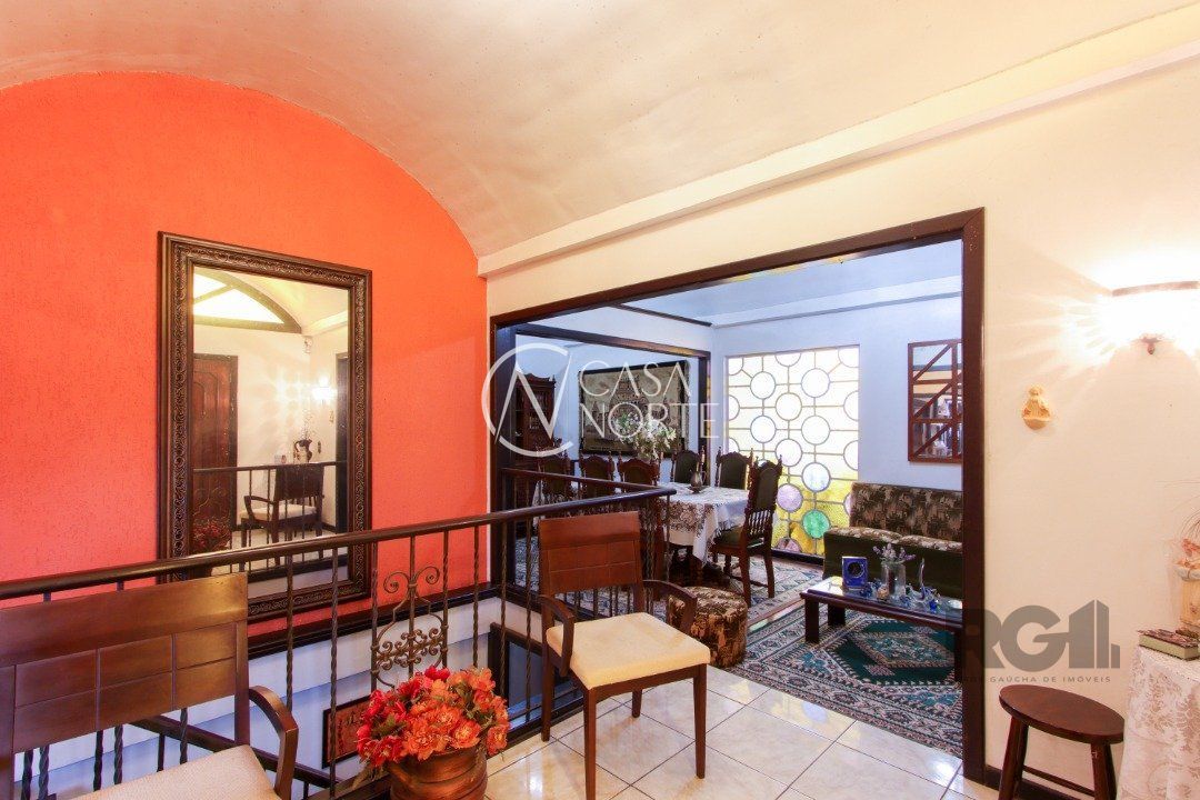 Casa à venda com 5 quartos, 397m², 1 suíte, 5 vagas, Rua Conselheiro Xavier da Costa no bairro Ipanema em Porto Alegre
