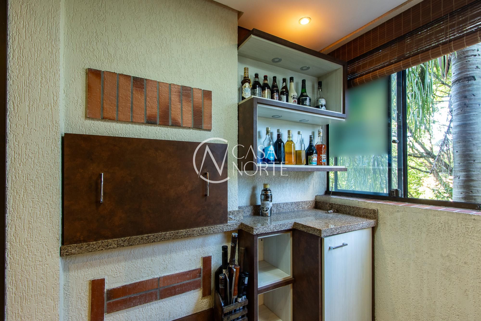 Apartamento à venda com 3 quartos, 77m², 1 suíte, 2 vagas, Rua Itapitocaí no bairro Cristal em Porto Alegre