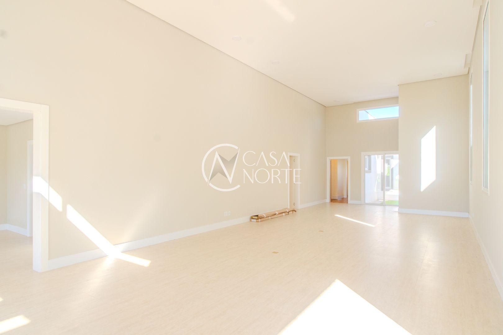 Casa de Condomínio à venda com 3 quartos, 318m², 1 suíte, 3 vagas, Avenida Juca Batista no bairro Belém Novo em Porto Alegre