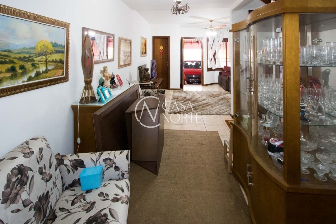 Casa à venda com 3 quartos, 123m², 1 suíte, 2 vagas, Rua James Bocacio no bairro Hípica em Porto Alegre