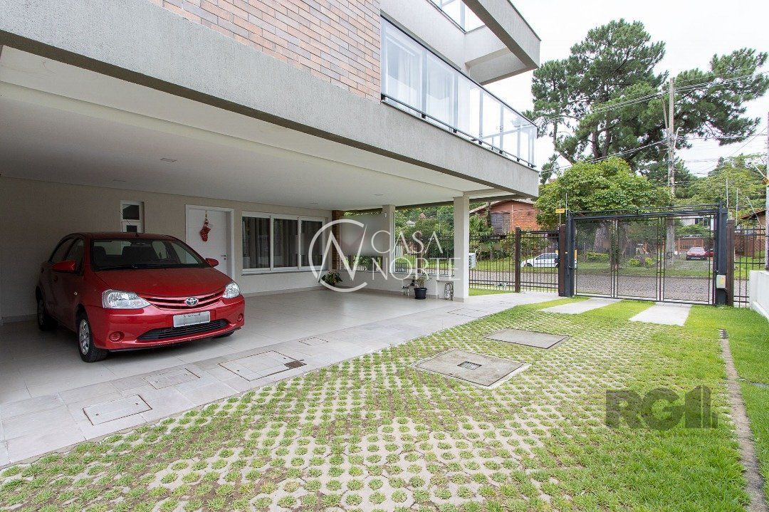 Casa de Condomínio à venda com 3 quartos, 268m², 3 suítes, 2 vagas, Avenida Pereira Passos no bairro Vila Assunção em Porto Alegre