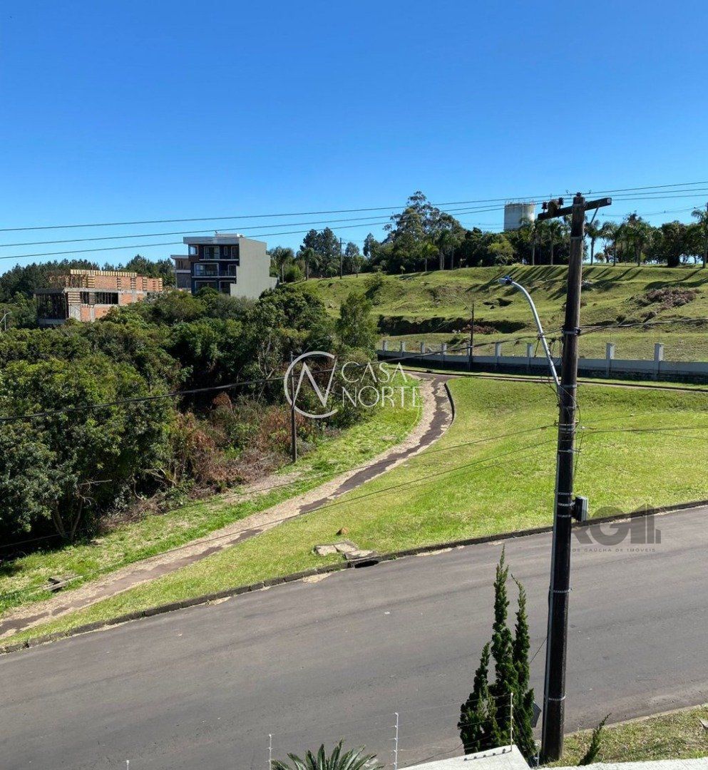 Sobrado à venda com 3 quartos, 161m², 1 suíte, 3 vagas, Avenida Altos do Santa Rita no bairro Aberta dos Morros em Porto Alegre