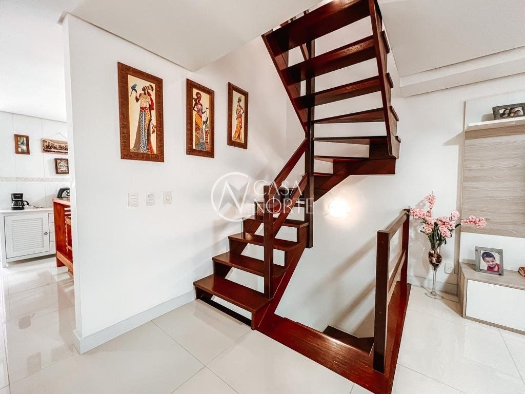 Casa de Condomínio à venda com 3 quartos, 230m², 1 suíte, 2 vagas, Avenida Coronel Marcos no bairro Pedra Redonda em Porto Alegre