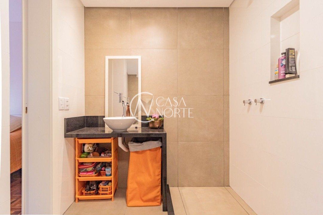 Apartamento à venda com 3 quartos, 104m², 1 suíte, Rua Marques do Pombal no bairro Moinhos de Vento em Porto Alegre