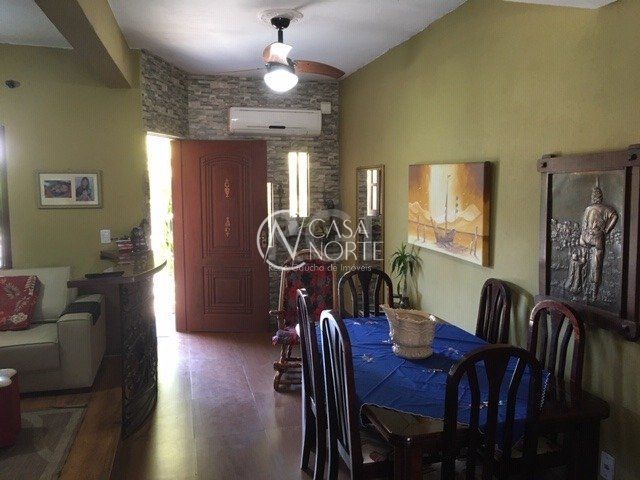 Casa à venda com 3 quartos, 140m², 2 vagas, Rua Vacaria no bairro Hípica em Porto Alegre