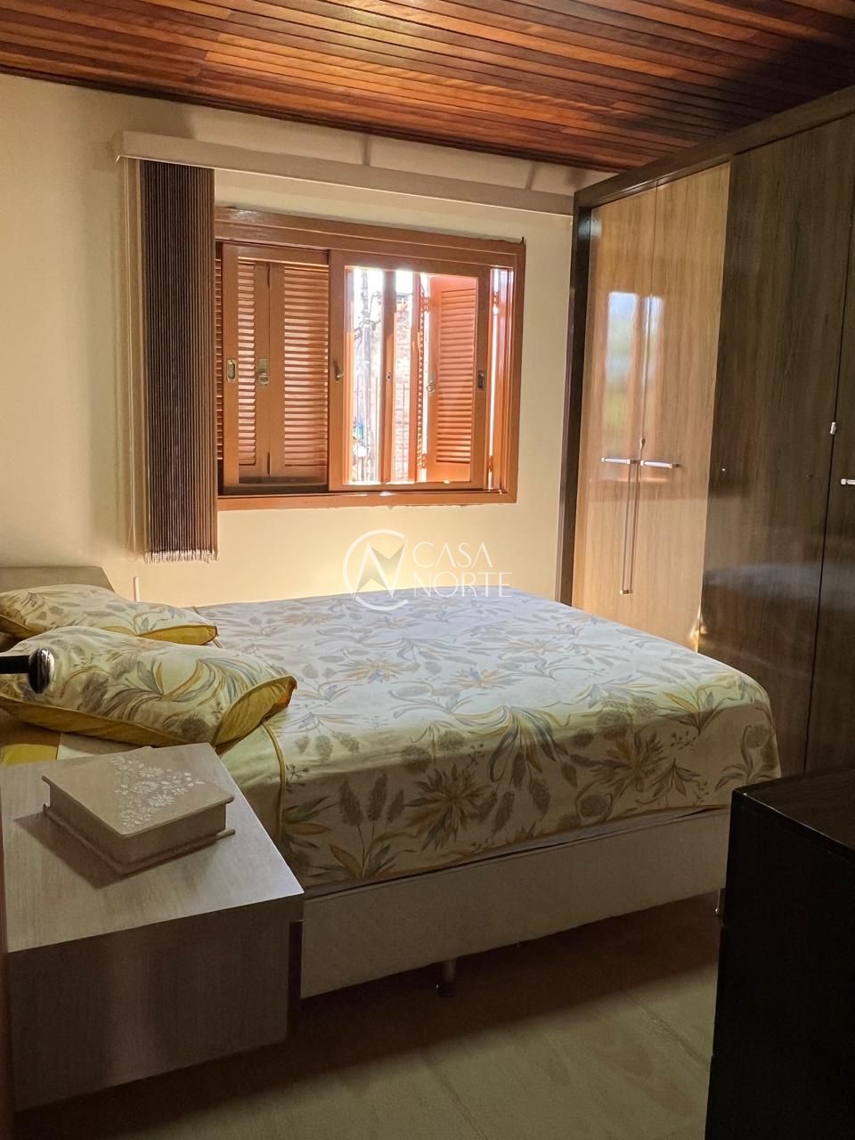 Casa à venda com 4 quartos, 250m², 2 suítes, 4 vagas, Rua Santos no bairro Campo Novo em Porto Alegre