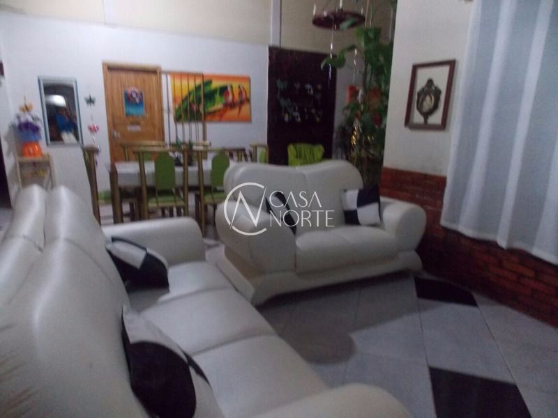 Casa à venda com 2 quartos, 150m², 5 vagas, Rua Mercedes Azzolini no bairro Ponta Grossa em Porto Alegre