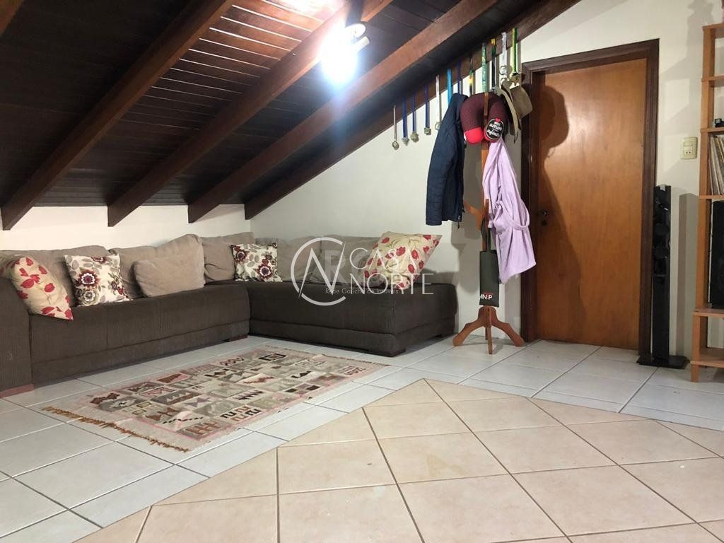 Casa de Condomínio à venda com 4 quartos, 119m², 1 suíte, 3 vagas, Avenida Vicente Monteggia no bairro Cavalhada em Porto Alegre