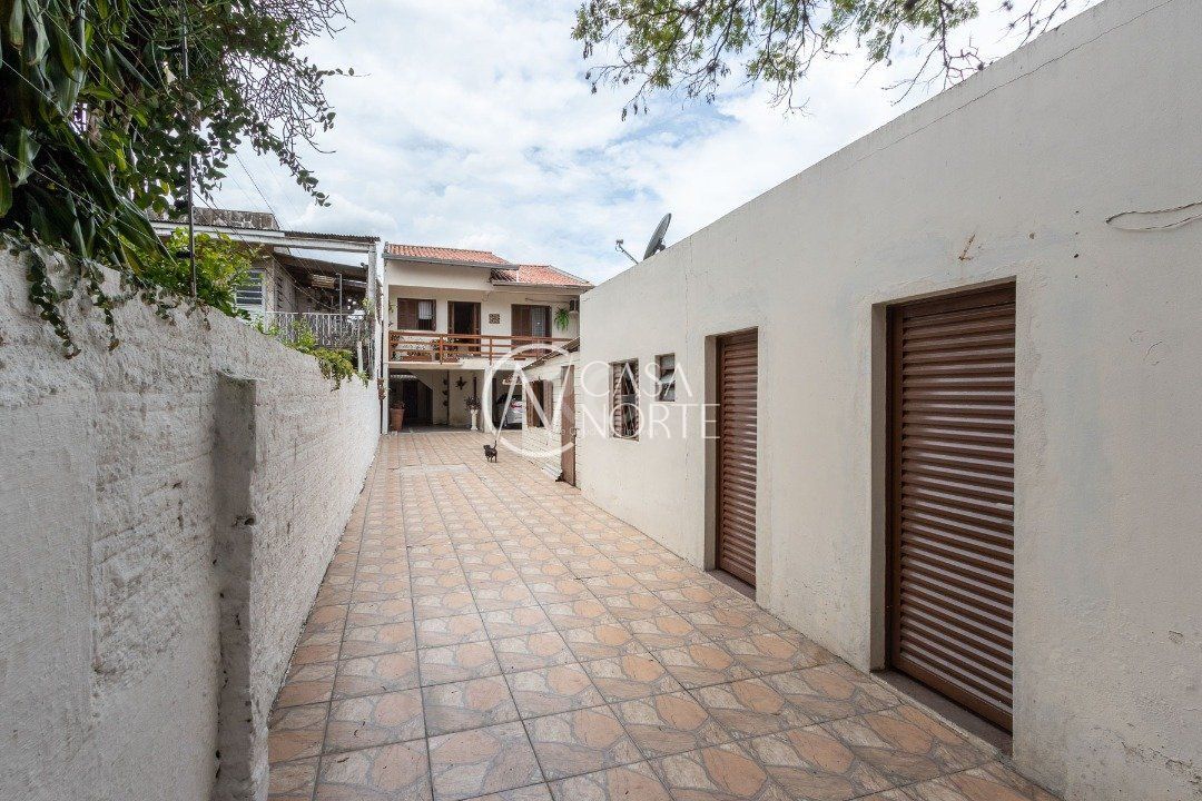 Casa à venda com 3 quartos, 161m², 3 vagas, Rua Santa Flora no bairro Nonoai em Porto Alegre
