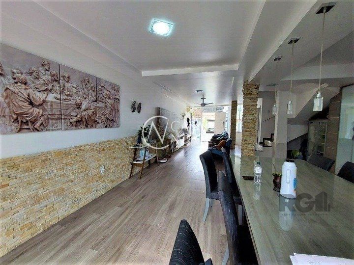 Casa à venda com 3 quartos, 234m², 1 suíte, 3 vagas, Rua Folha da Tarde no bairro Cristal em Porto Alegre