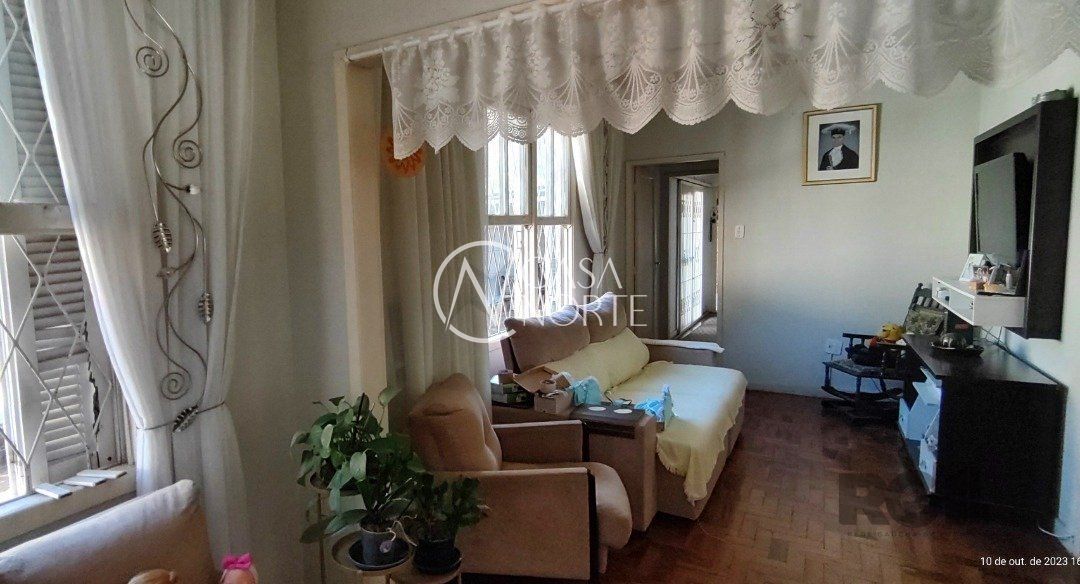 Casa à venda com 3 quartos, 174m², 8 vagas, Rua Sebastião Wolf no bairro Nonoai em Porto Alegre