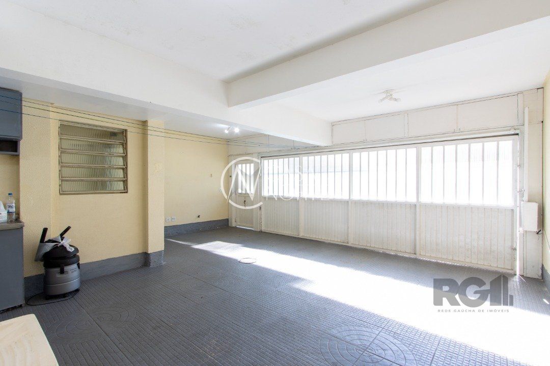 Casa de Condomínio à venda com 3 quartos, 159m², 1 suíte, 2 vagas, Rua Gaurama no bairro Cavalhada em Porto Alegre