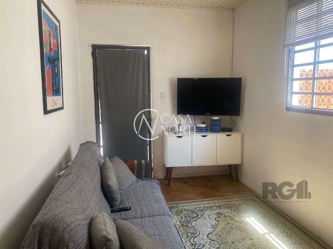 Casa à venda com 2 quartos, 70m², 2 vagas, Rua Chico Pedro no bairro Camaquã em Porto Alegre