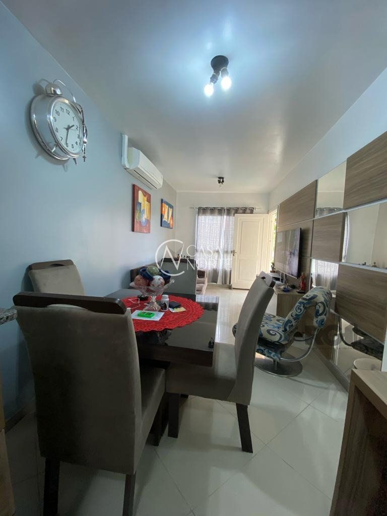 Casa de Condomínio à venda com 2 quartos, 52m², 2 vagas, Rua Embira no bairro Hípica em Porto Alegre